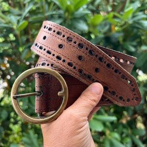 Bill Blass Genuine Leather Belt Brown with Brass Buckle Size Medium Staple Piece